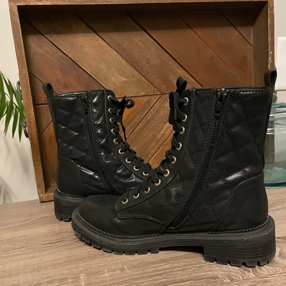 Bebe Dorienne-B Stud Quilted Boots Women’s Size 7 - Picture 3 of 8